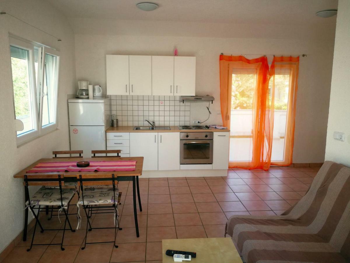 Family Friendly Apartments Island Rab Kampor Bagian luar foto