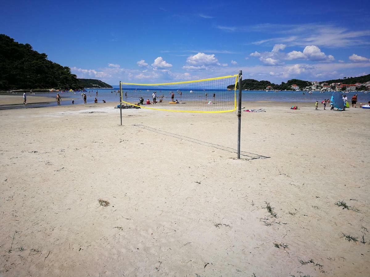 Family Friendly Apartments Island Rab Kampor Bagian luar foto