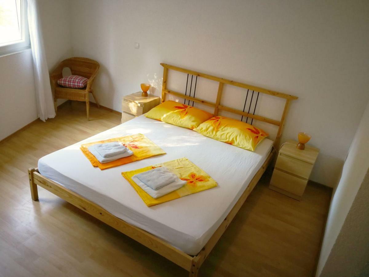 Family Friendly Apartments Island Rab Kampor Bagian luar foto