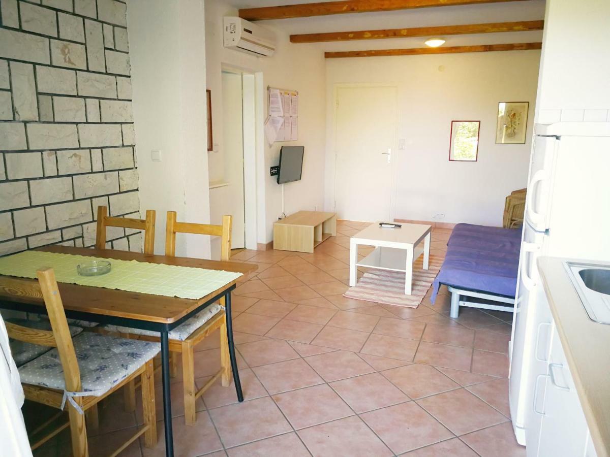 Family Friendly Apartments Island Rab Kampor Bagian luar foto