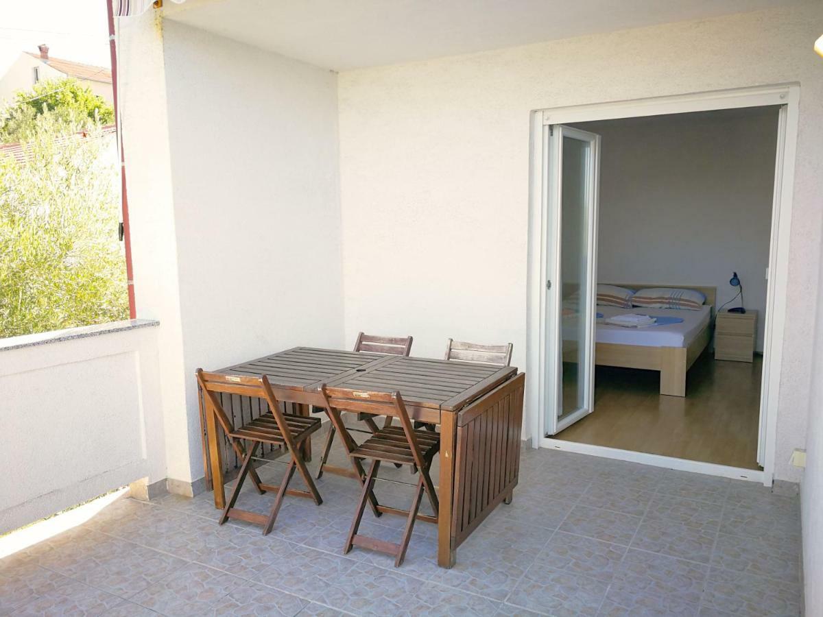 Family Friendly Apartments Island Rab Kampor Bagian luar foto