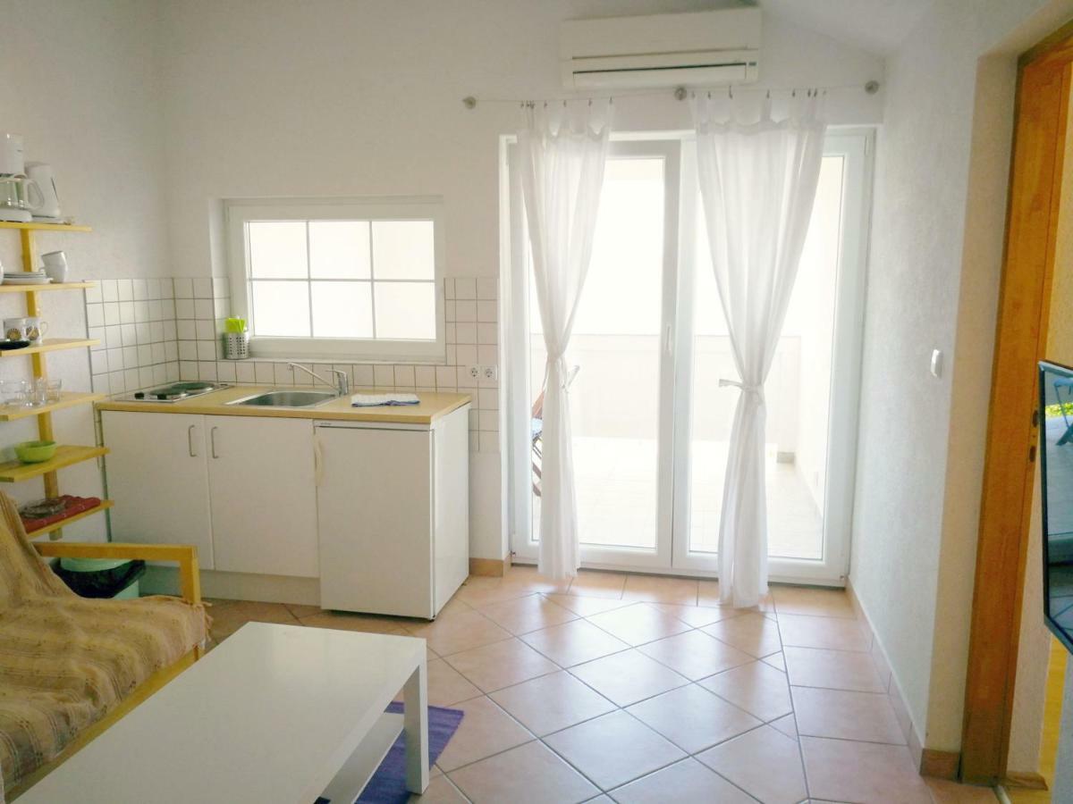 Family Friendly Apartments Island Rab Kampor Bagian luar foto