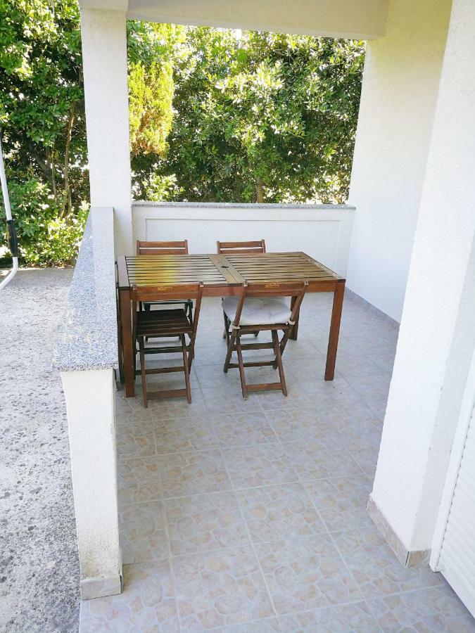 Family Friendly Apartments Island Rab Kampor Bagian luar foto