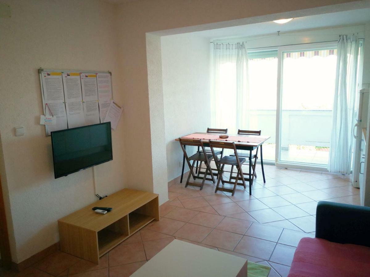 Family Friendly Apartments Island Rab Kampor Bagian luar foto