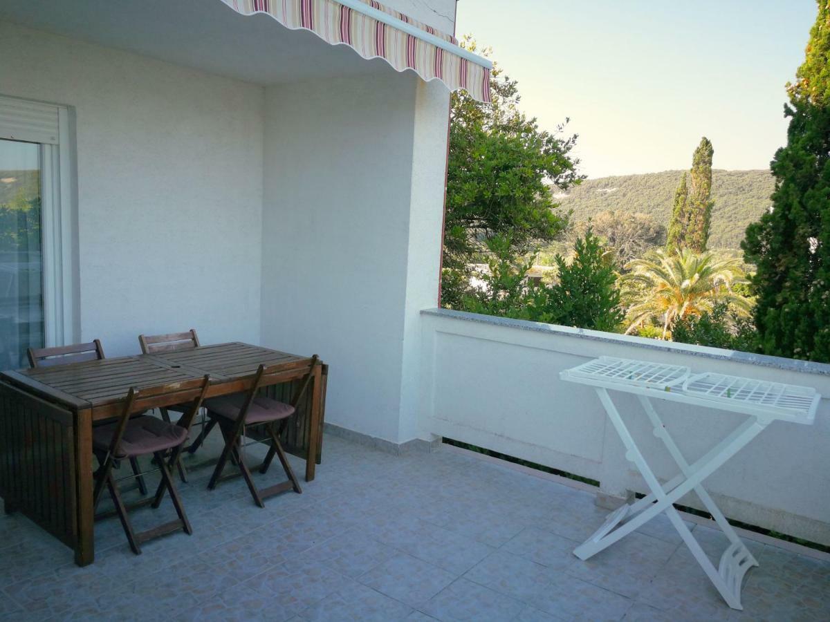 Family Friendly Apartments Island Rab Kampor Bagian luar foto