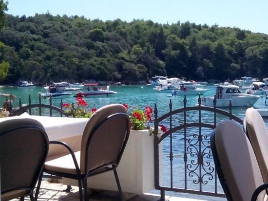 Family Friendly Apartments Island Rab Kampor Bagian luar foto
