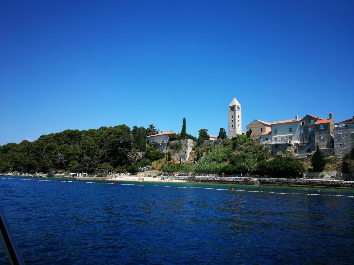 Family Friendly Apartments Island Rab Kampor Bagian luar foto